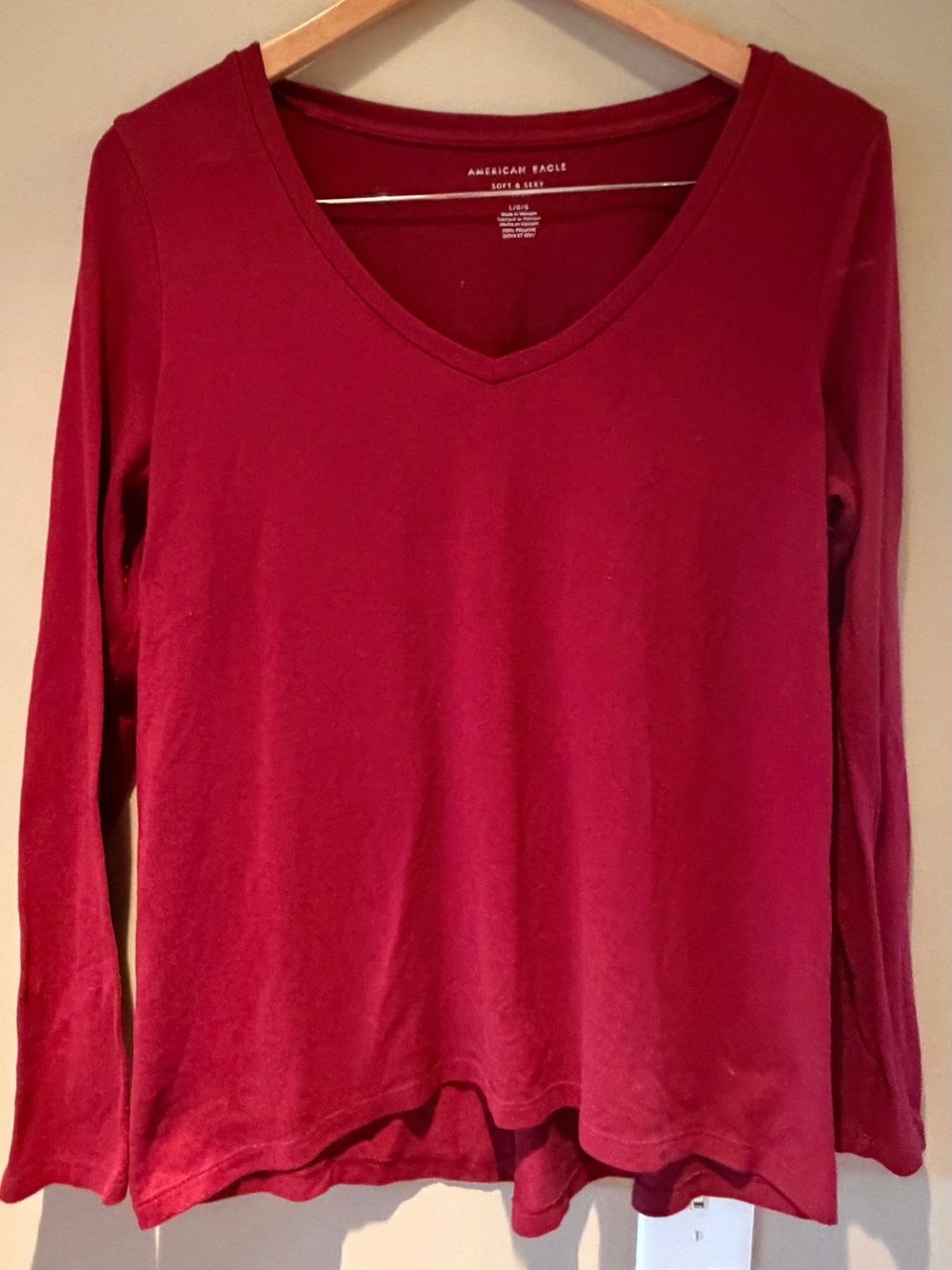 American Eagle Long Sleeve V-Neck Soft &
Sexy Plush Top Large